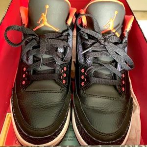 Crimson red Jordan 3’s /like new w box